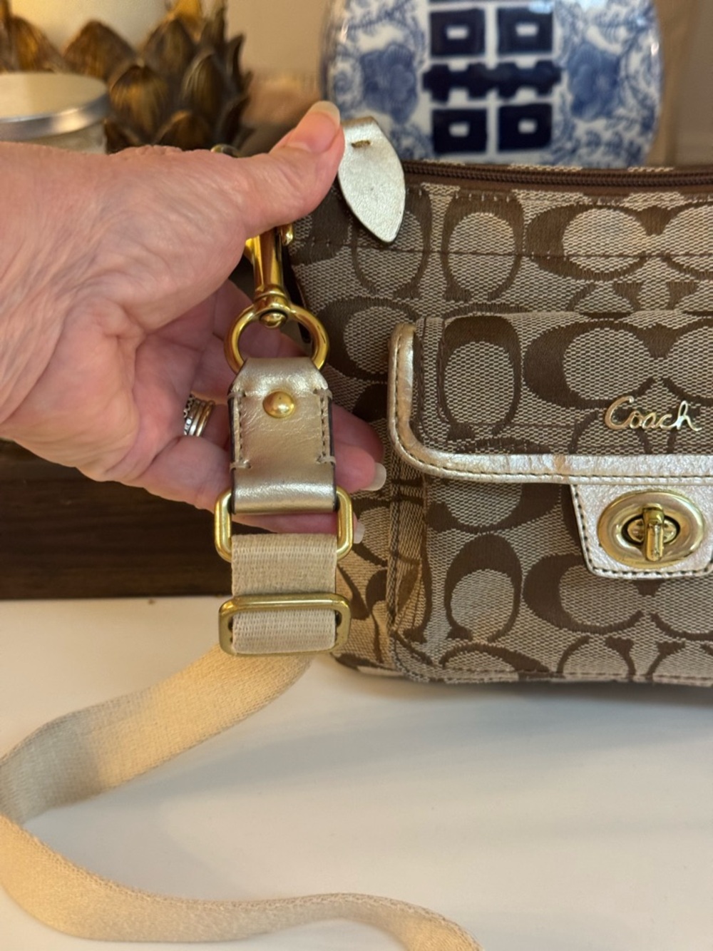 🤎 COACH PENELOPE SIGNATURE TAN AND BROWN CROSSBODY BAG. - Picture 13 of 16